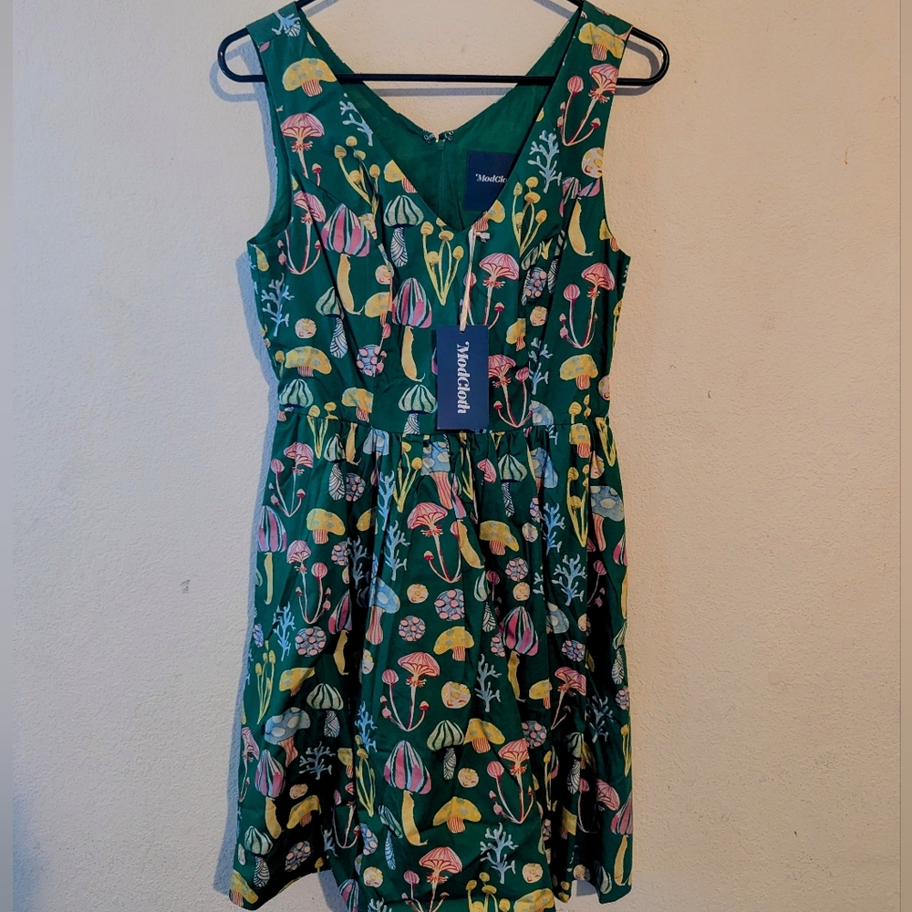 Modcloth green mushroom dress size medium
